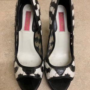 Betsy Johnson black and white heart heels